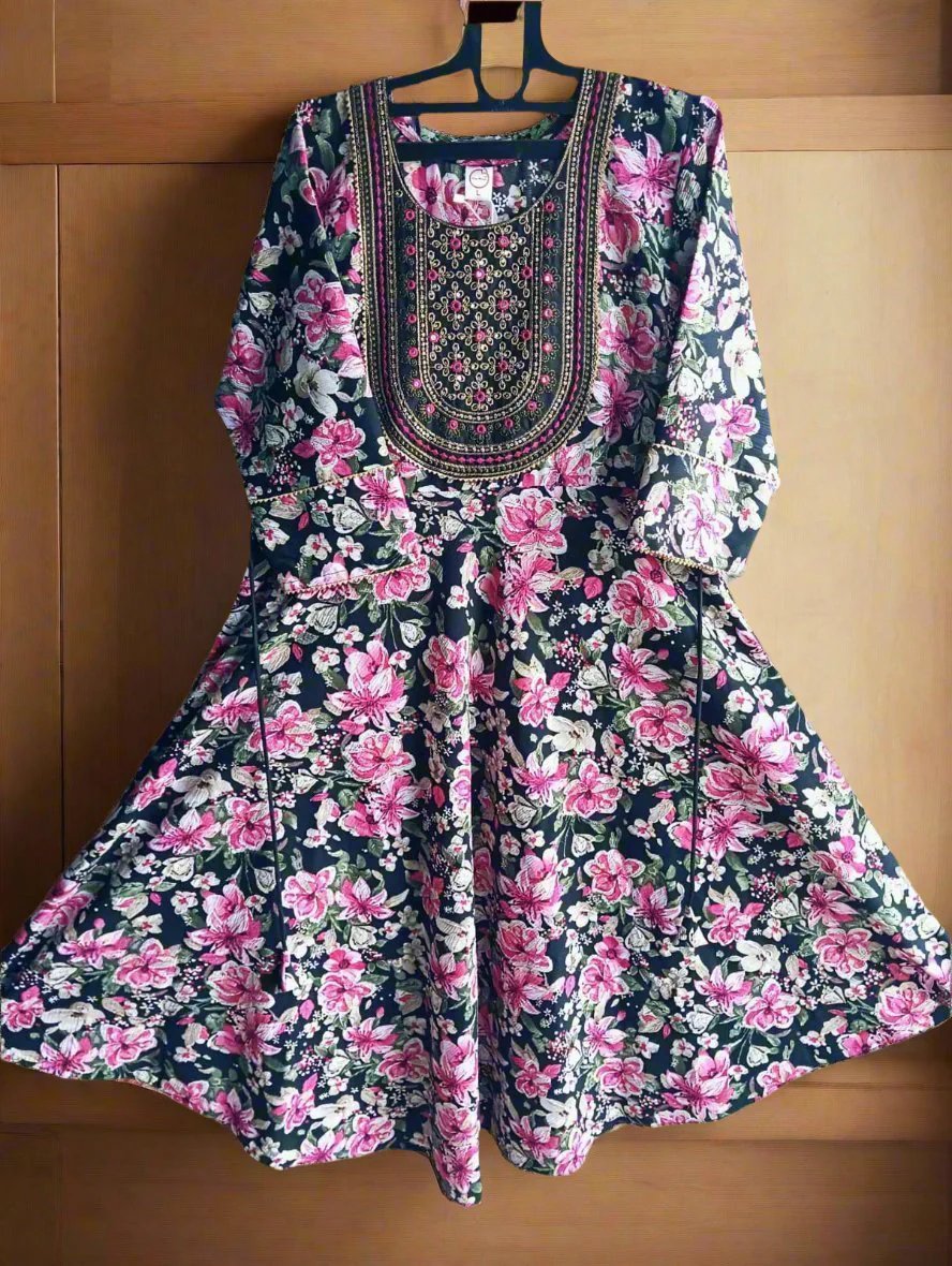Black-Floral Anarkali Top! πΈ