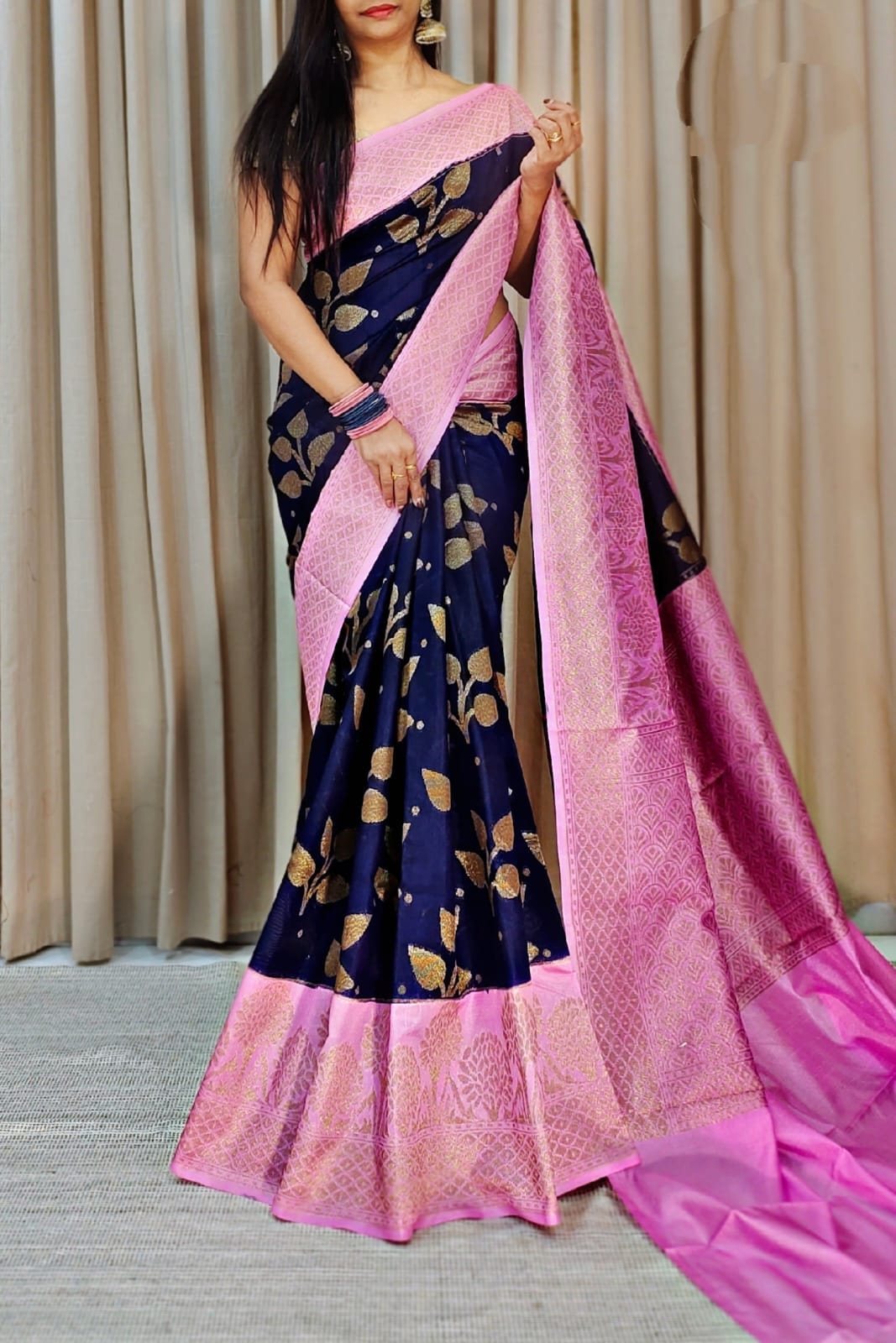 Banarasi-Daybal Semi Doupin Soft Silk Saree with all-over buta-weaving - rich pallu design