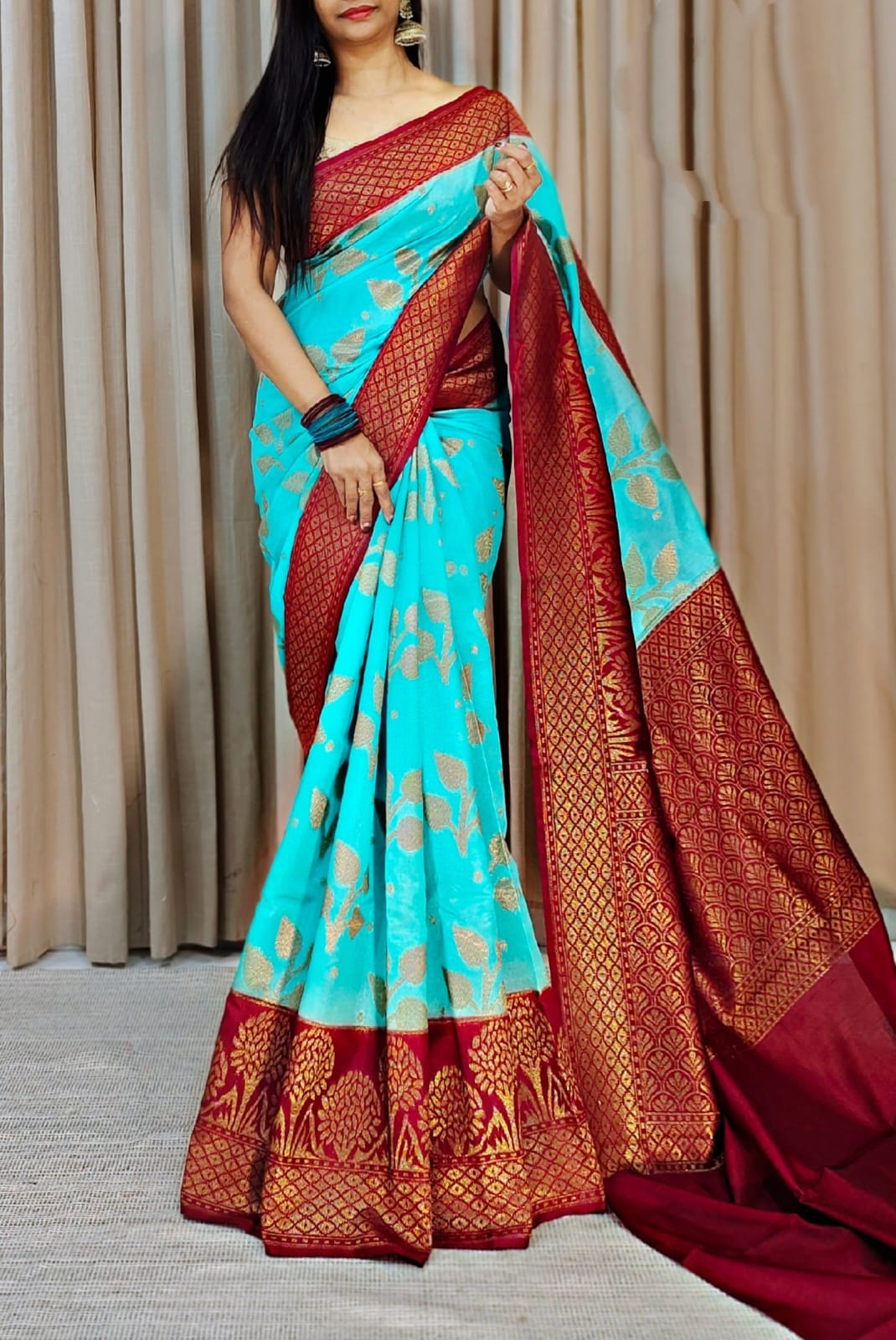 Banarasi Daybal Semi Doupin Soft Silk Saree with all-over buta weaving - rich pallu design