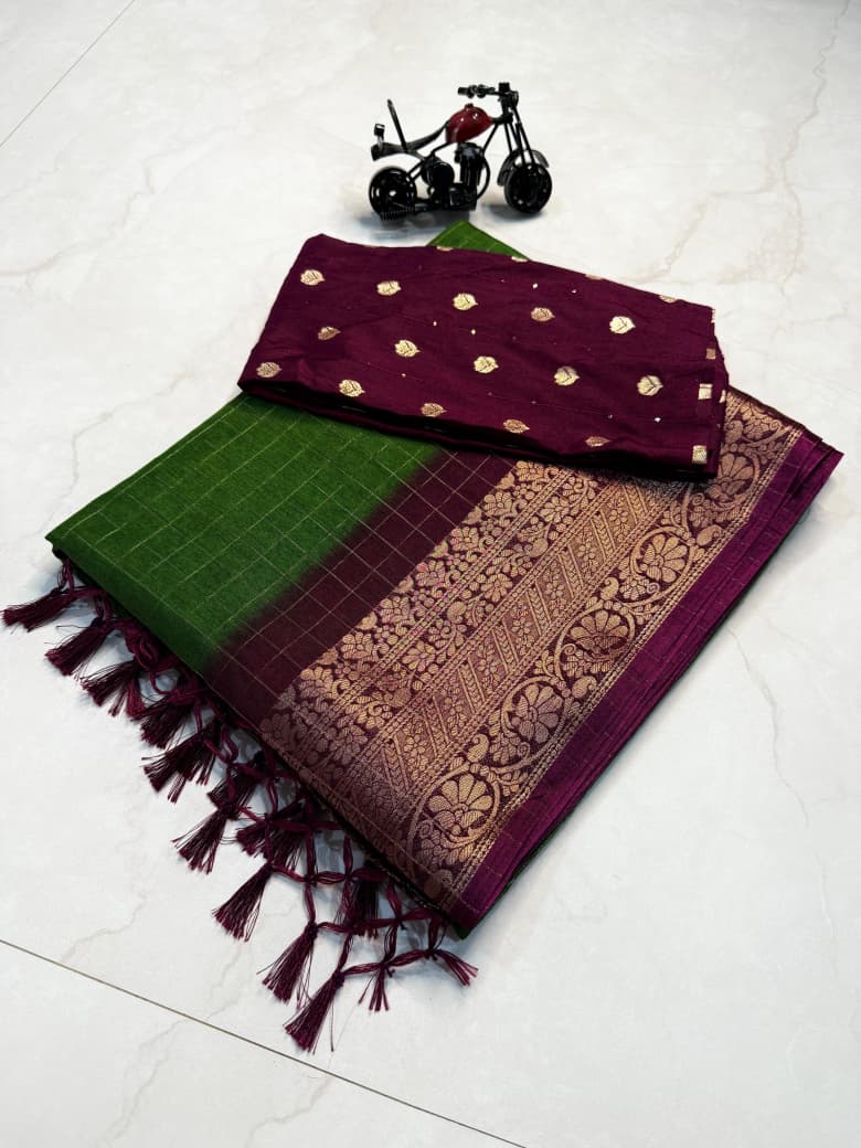 Super Dola Chex Jari Saree in Green with Maroon Border and Tussle Pallu – Running Jacquard Blouse