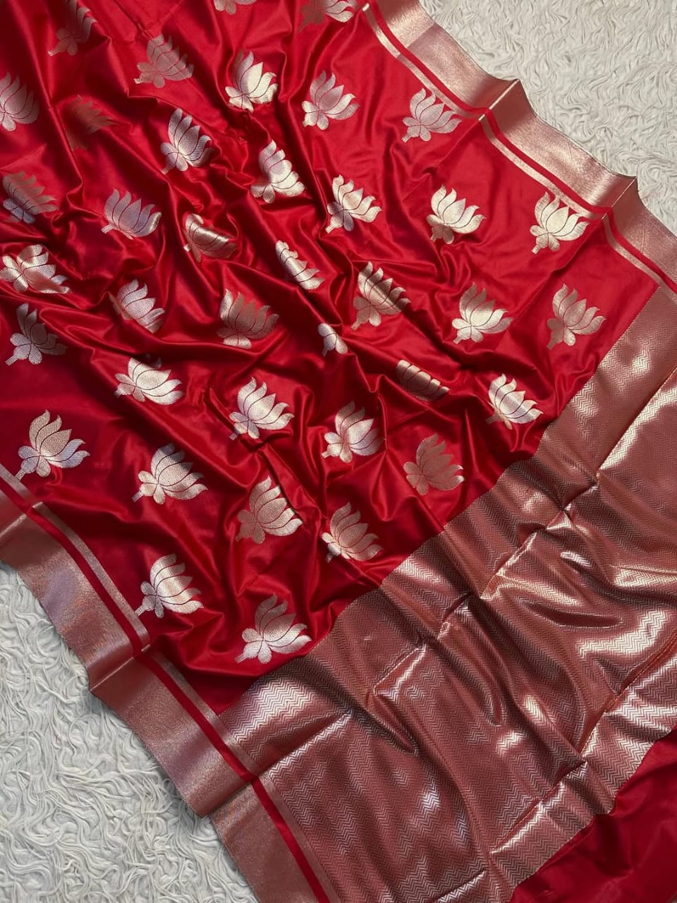 Red Banarasi Katan Soft Silk Saree with Lotus Design-Zari Border