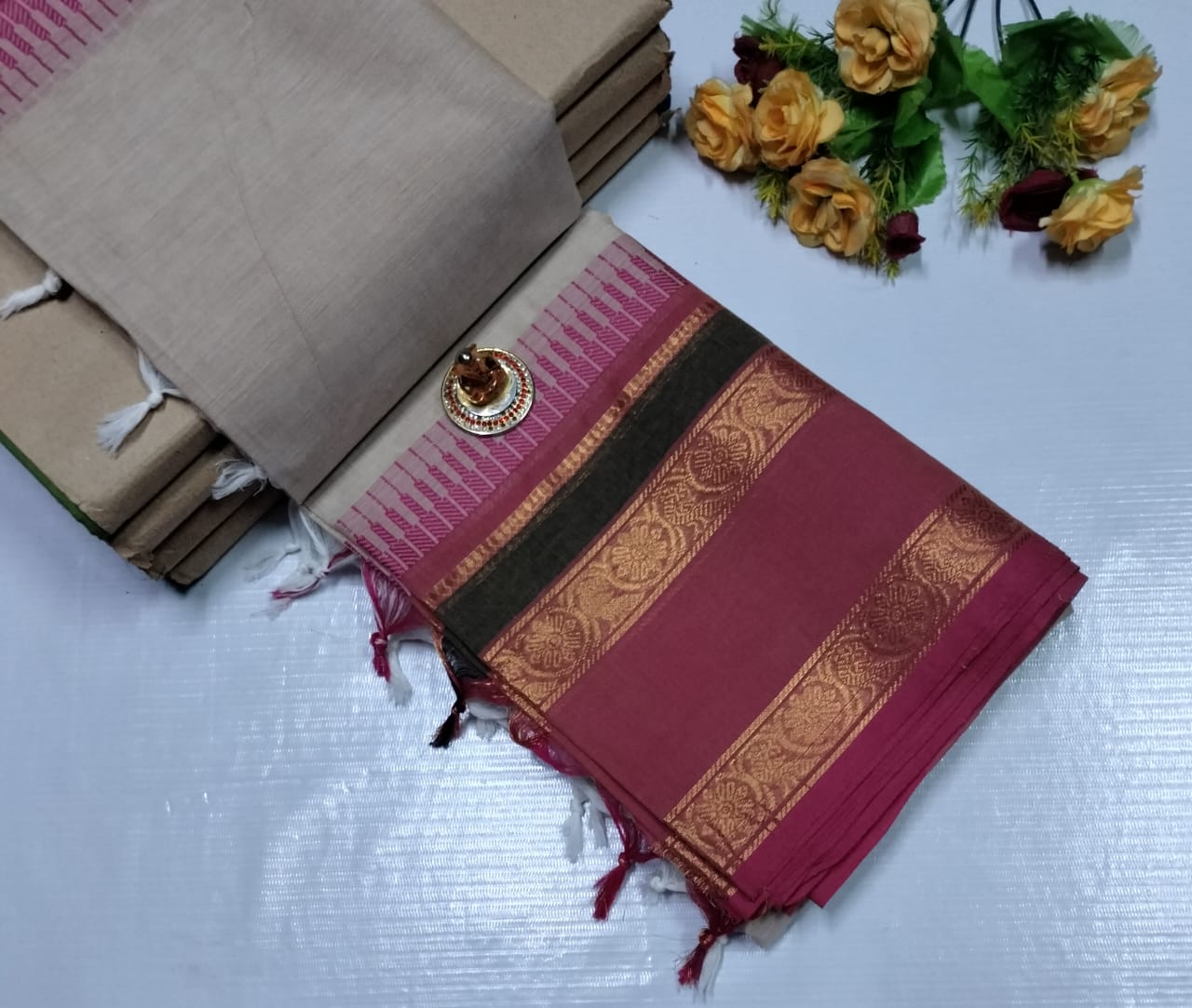 South Indian Paruthi Chettinad Sungudi Cotton Saree – grey with red