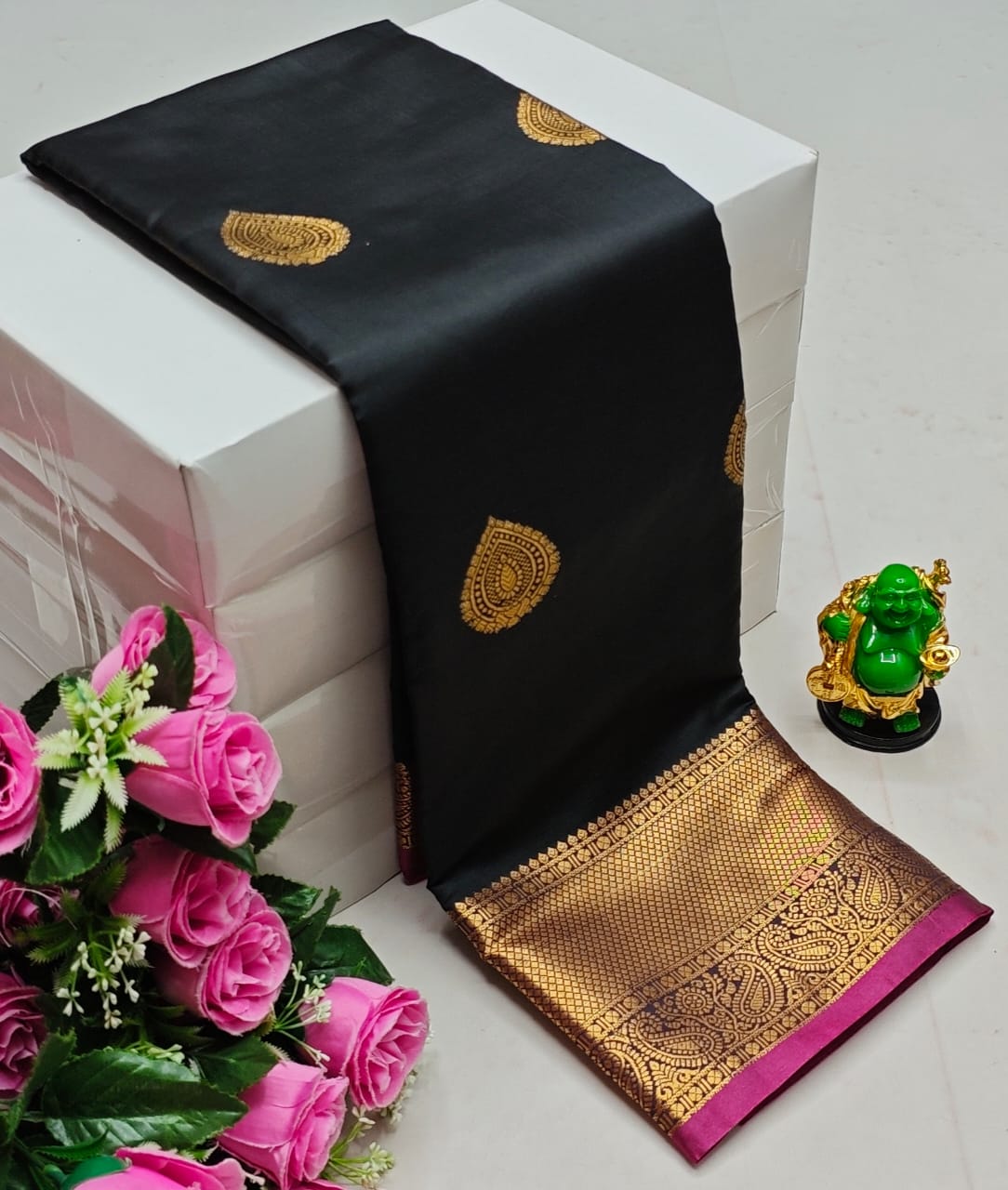 Premium Kanchi Soft Silk Saree with Contrast Border & Pallu-black with Gold Border