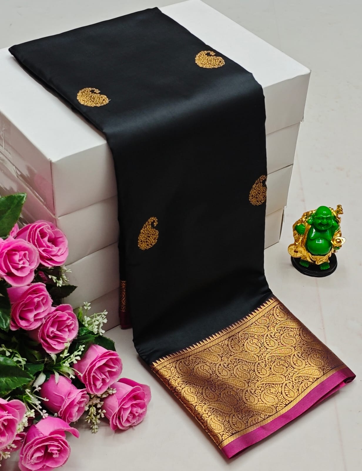 Premium Kanchi Soft Silk Saree with Contrast Border & Pallu – blk with Gold Border