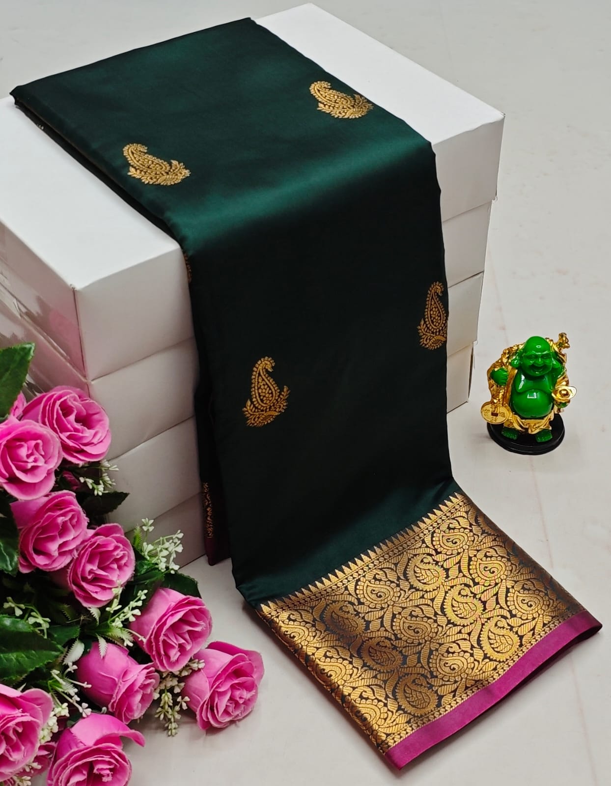 Premium Kanchi Soft Silk Saree with Contrast Border & Pallu – drkgreen with Gold Border