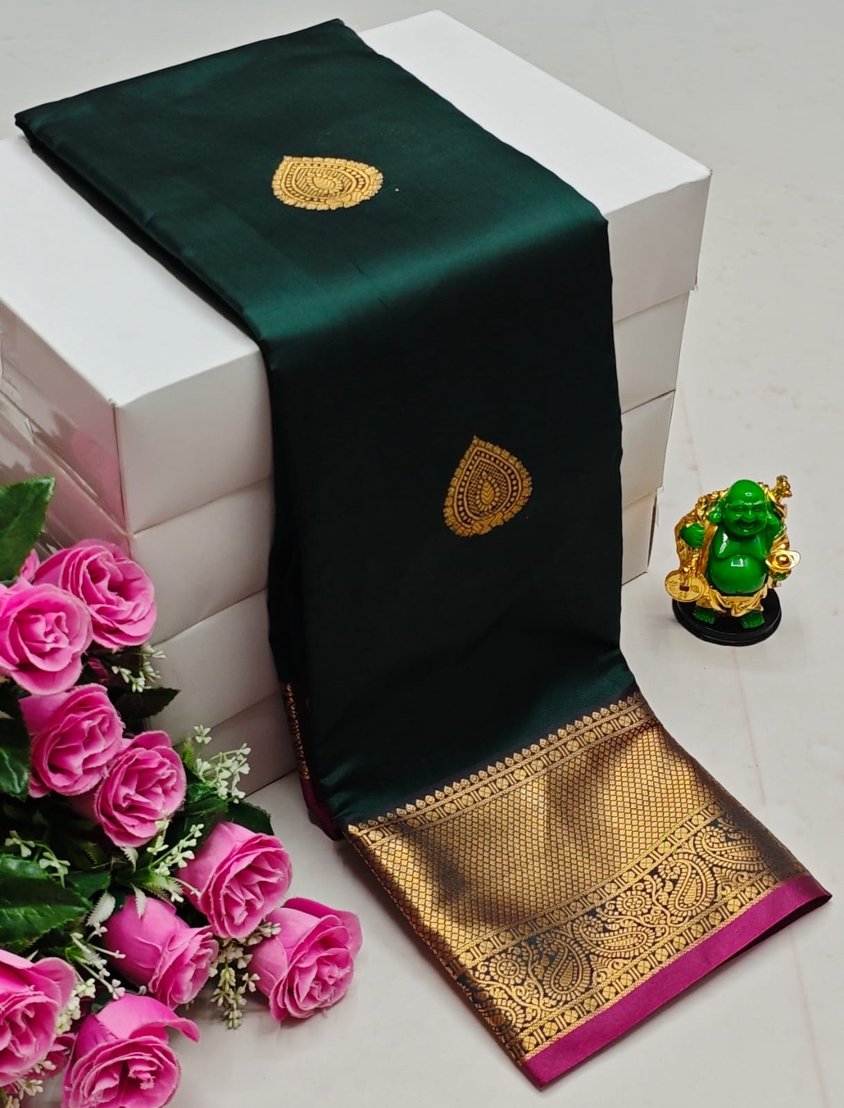 Premium Kanchi Soft Silk Saree with Contrast Border & Pallu – pakka green with Gold Border