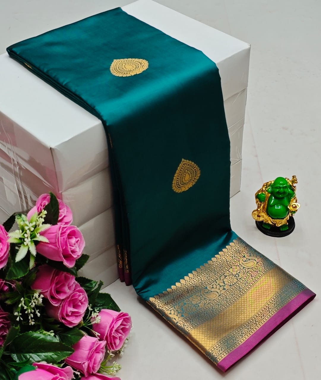 Premium Kanchi Soft Silk Saree with Contrast Border & Pallu – greenish with Gold Border