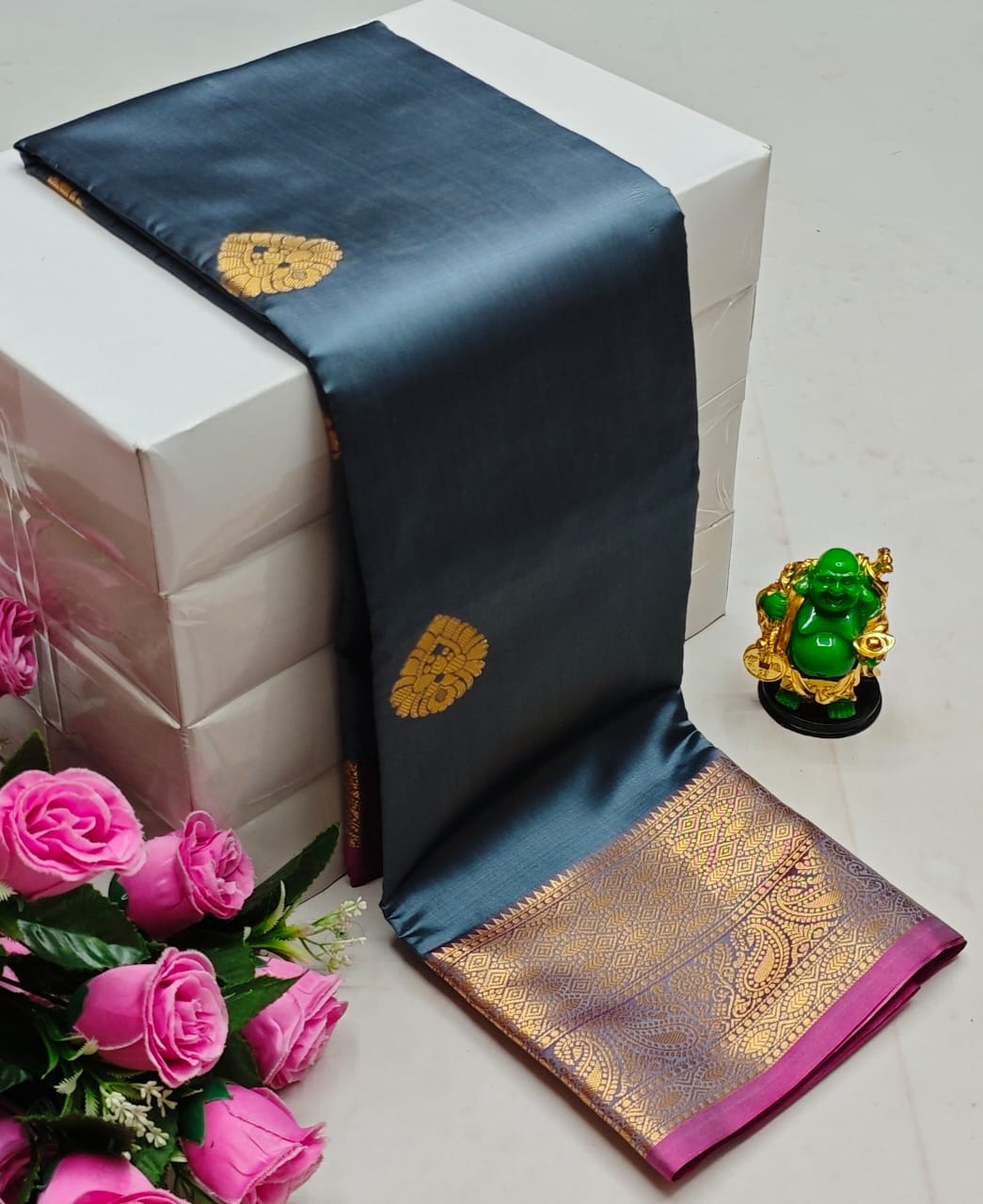 Premium Kanchi Soft Silk Saree with Contrast Border & Pallu – grey with Gold Border