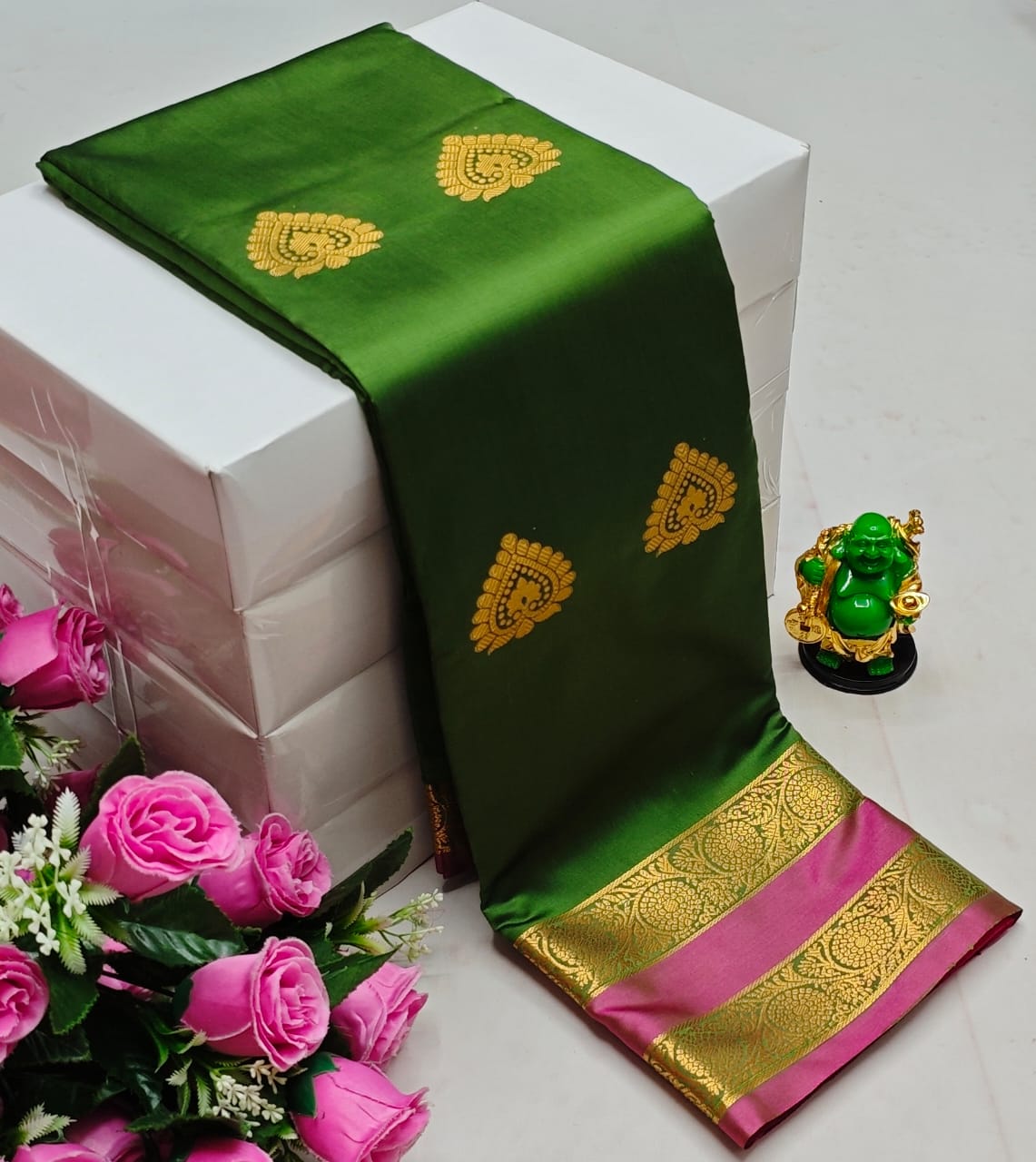 Premium Kanchi Soft Silk Saree with Contrast Border & Pallu – green light with Gold Border