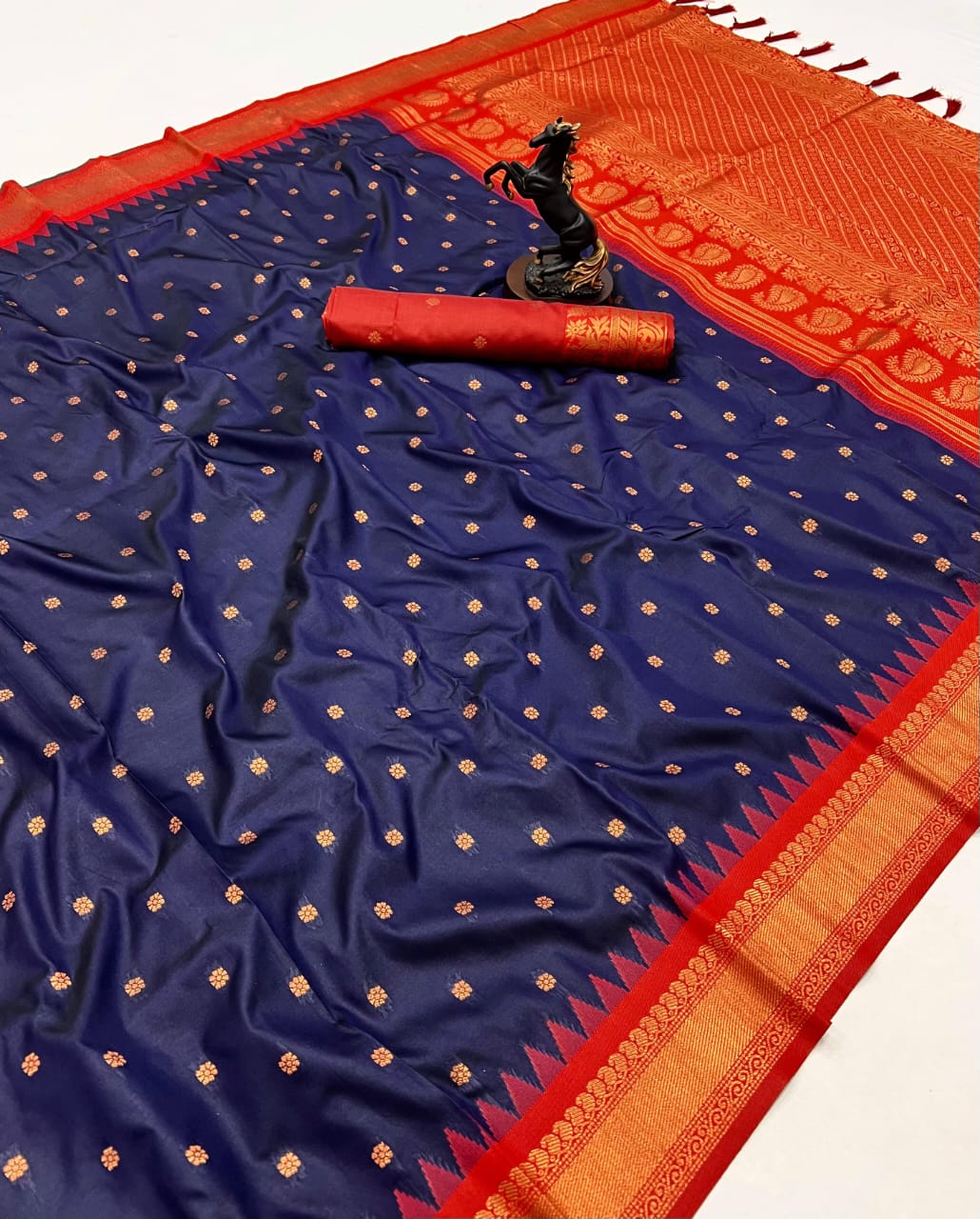 Premium Soft Silk Saree in Red with Narayanpeth Border – Roshni Vol-1-navyblue pallu