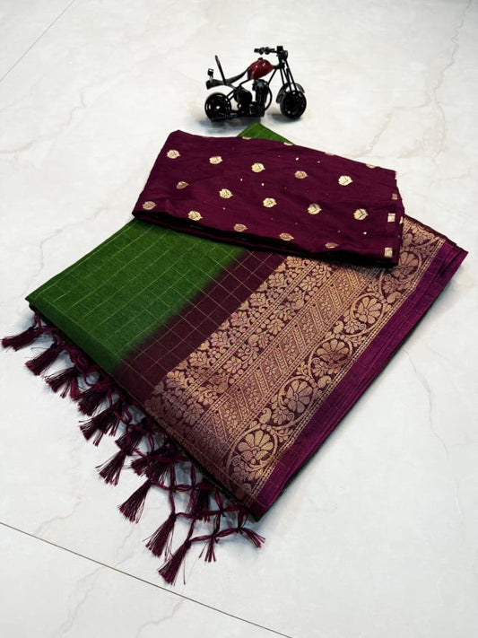 Super Dola Chex Jari Saree in Green with Maroon Border and Tussle Pallu – Running Jacquard Blouse 
