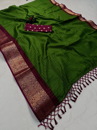 Super Dola Chex Jari Saree in Green with Maroon Border and Tussle Pallu – Running Jacquard Blouse – Rafia Fashions