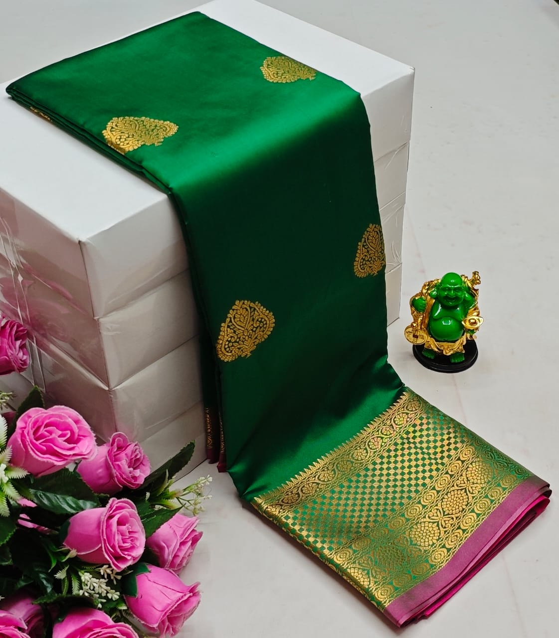 Premium Kanchi Soft Silk Saree with Contrast Border & Pallu – green with Gold